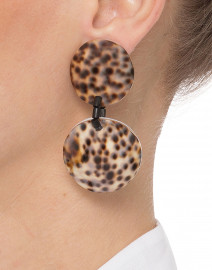 Shell Round Clip Earrings