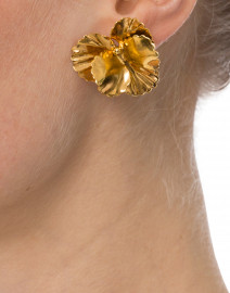 Pansy Gold Stud Earrings