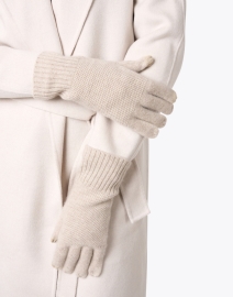 Look image thumbnail - Kinross - Beige Cashmere Textured Gloves
