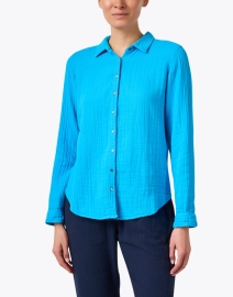 Front image thumbnail - Xirena - Scout Blue Cotton Gauze Shirt
