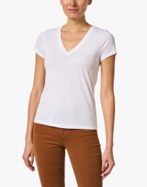 Front image thumbnail - Vince - White Essential V-Neck Tee
