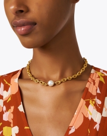 Look image thumbnail - Ben-Amun - Gold Chain Pearl Necklace