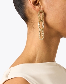 Look image thumbnail - Oscar de la Renta - Pearl and Gold Link Drop Earrings
