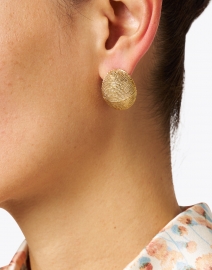 Oscar de la Renta - Gold Textured Round Earring 
