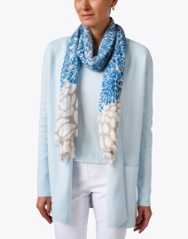 Look image thumbnail - Kinross - Blue and Beige Print Silk Cashmere Scarf