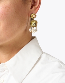 Look image thumbnail - Oscar de la Renta - Victoria Green Glass Pearl Drop Earring