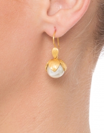 Penelope Gold Shell Pearl Earring