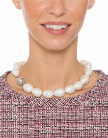 Pearl Collar Necklace with Crystal Clasp