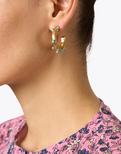 Look image - Kenneth Jay Lane - Gold and Turquoise Hoop Earrings