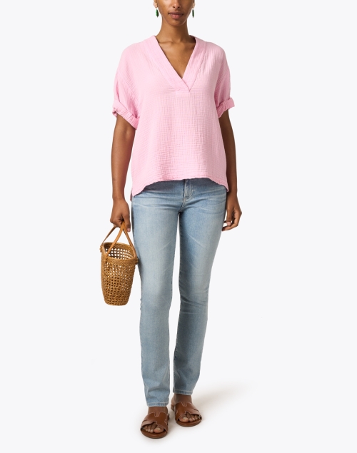 Look image - Xirena - Avery Pink Cotton V-Neck Top