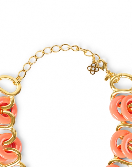 Back image - Kenneth Jay Lane - Coral and Gold Resin Rings Link Necklace