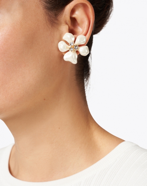 Look image - Kenneth Jay Lane - Gold and White Pearl Flower Clip-On Earrings