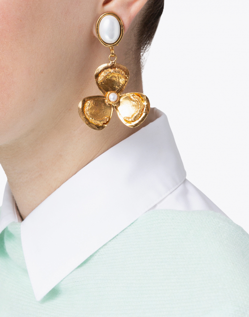 Look image - Sylvia Toledano - Lucky Flower Pearl and Gold Drop Earrings