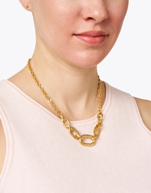Look image - Ben-Amun - Hammered Gold Link Necklace
