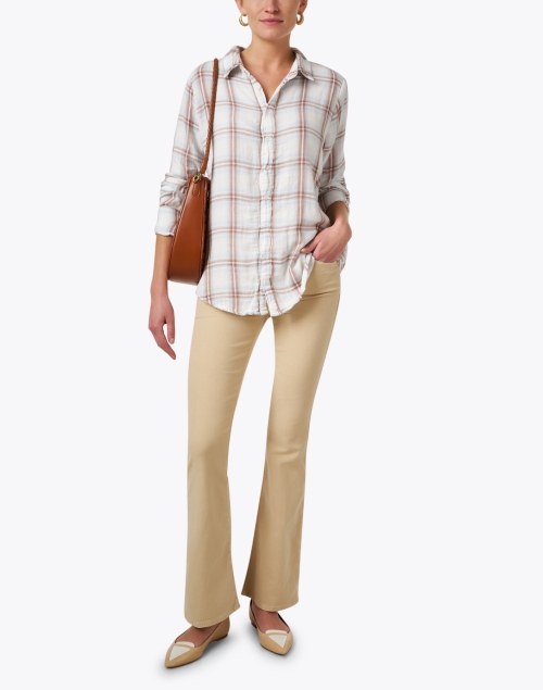 Look image - Mother - The Weekender Beige Stretch Flare Jean
