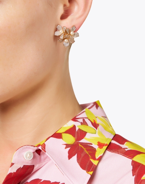 Look image - Anton Heunis - Crystal and Pearl Cluster Flower Earrings