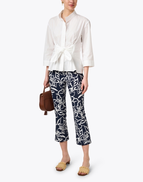 Look image - Avenue Montaigne - Leo Navy Floral Pull On Pant